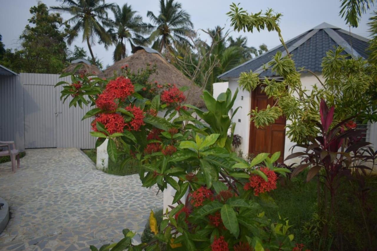 Le Epic Resort Virampattinam Exterior photo